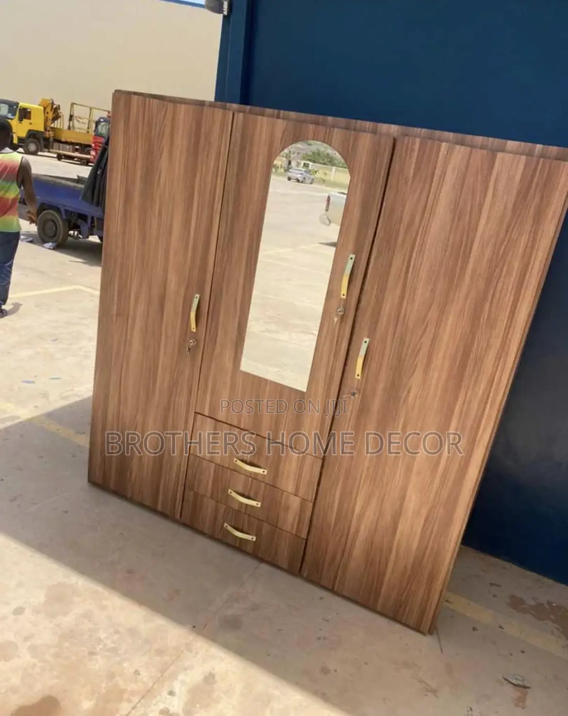 3 In One Wardrobe Very Clean And Neat