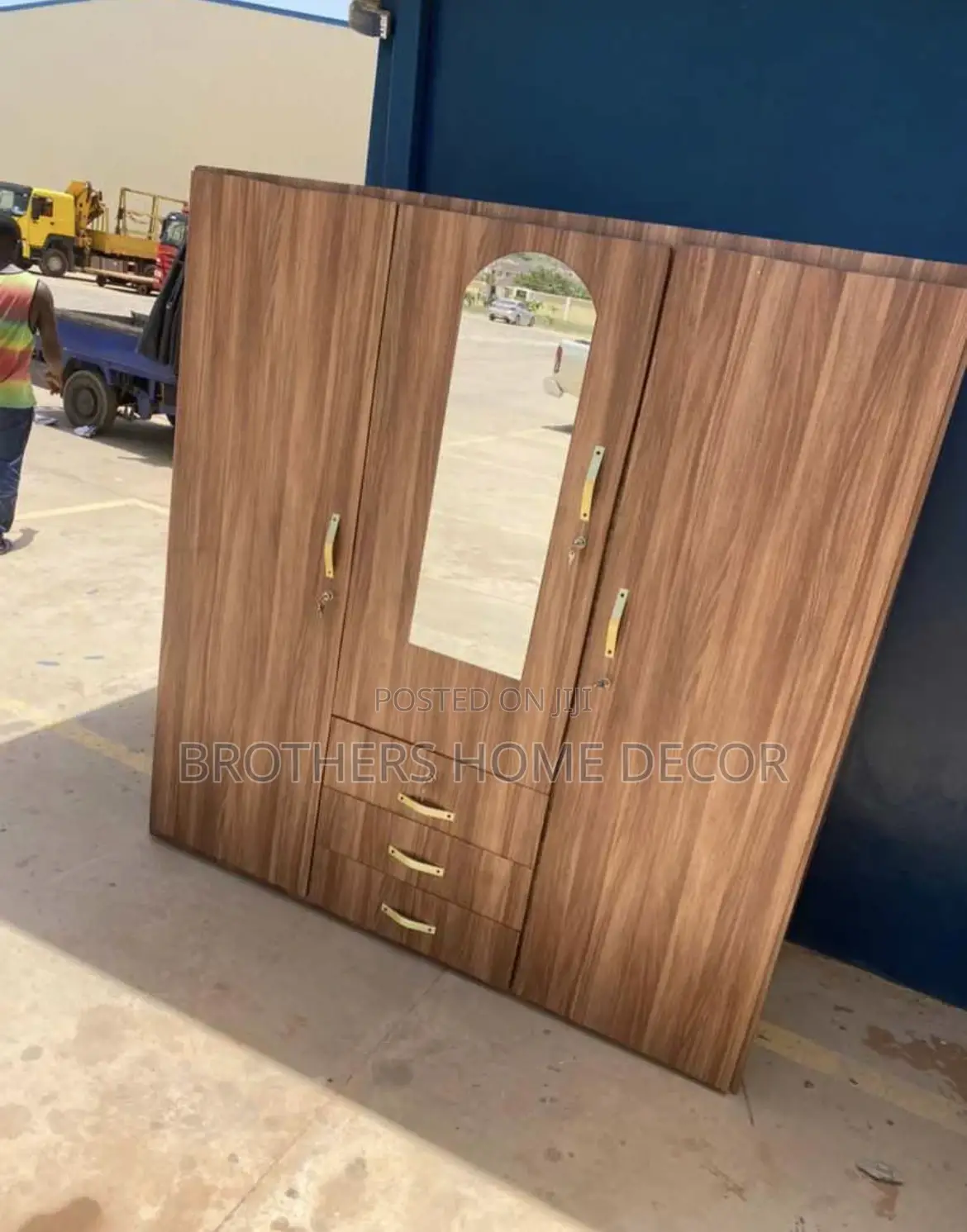 3 In One Wardrobe Very Clean And Neat