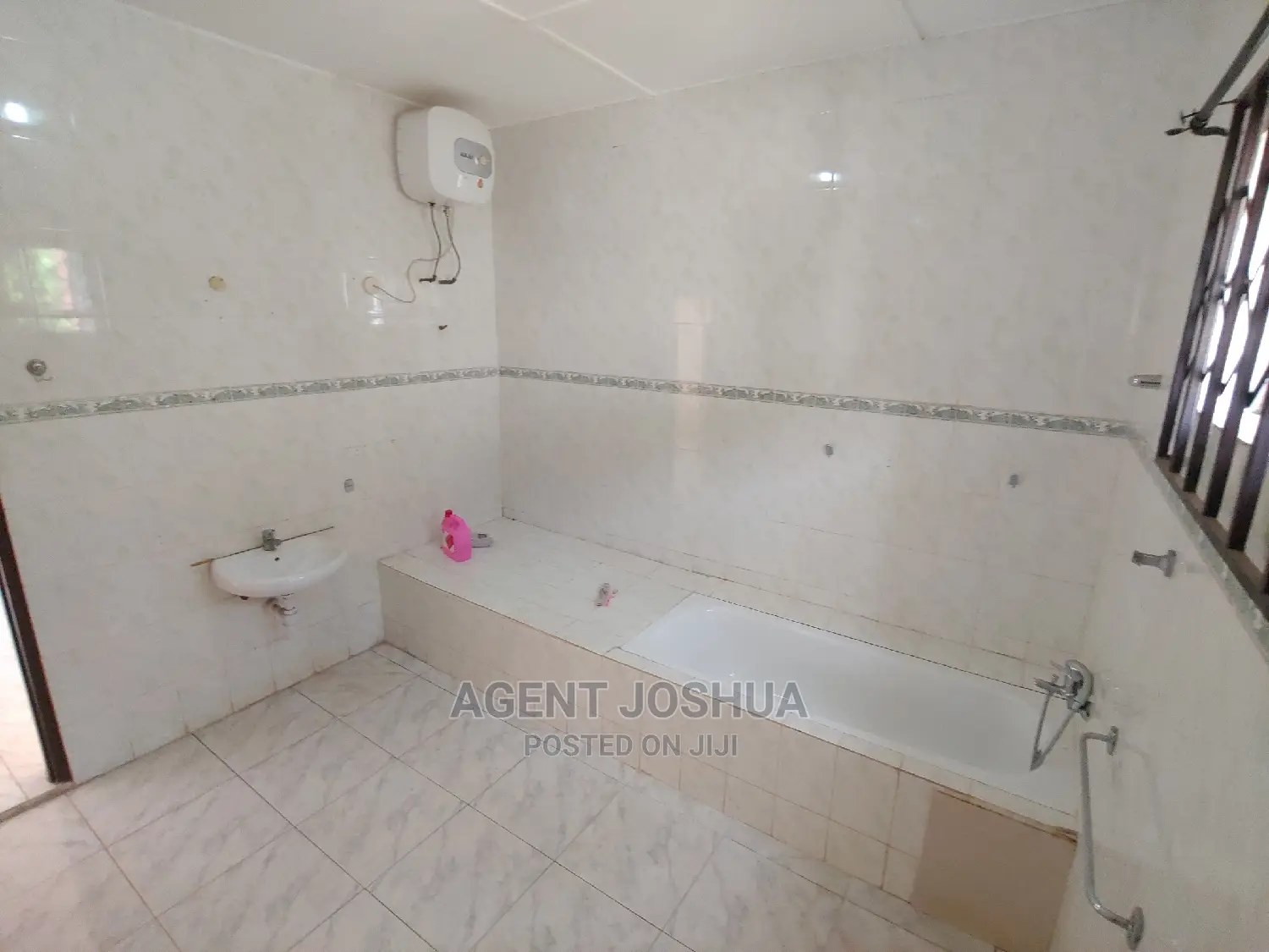 5bdrm House in Manet Court Estate, Spintex for rent