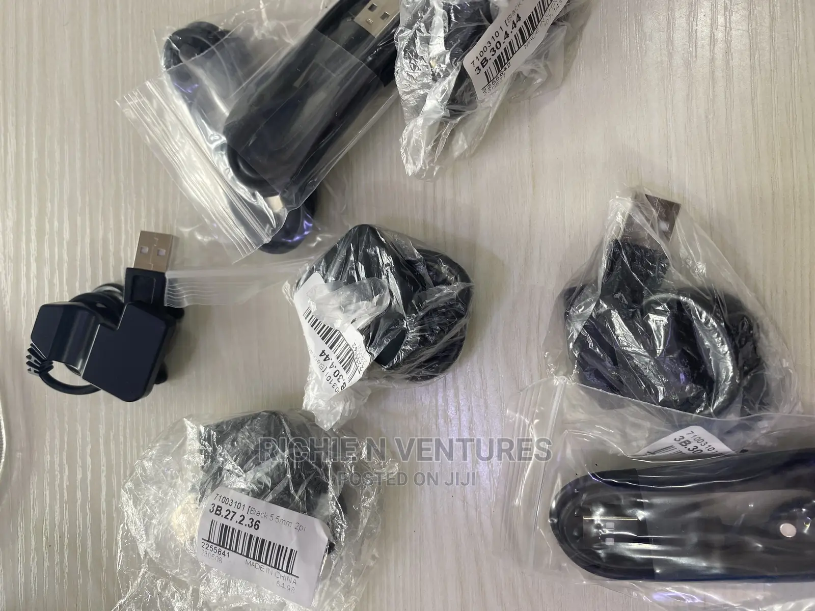 Universal Smart Watches Charger Universa