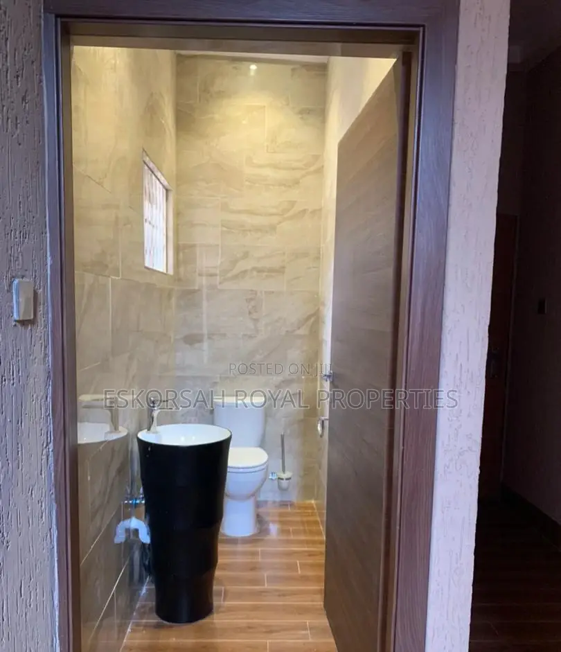 4bdrm House in East Legon , Adjiriganor for rent