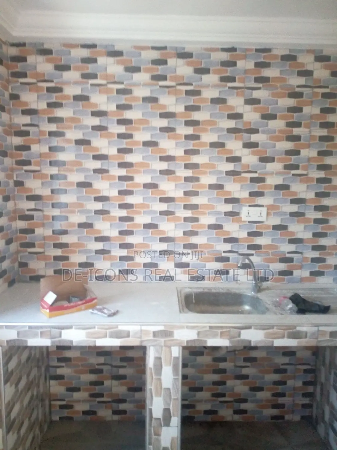 2bdrm Duplex in De-Icons Real Estate, Awutu Senya East Municipal