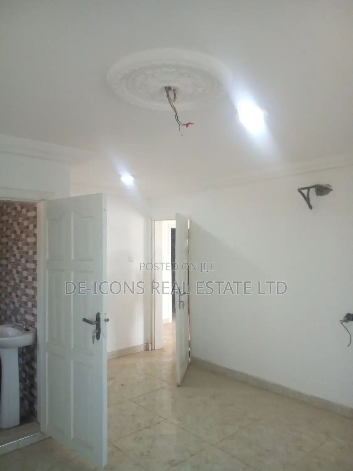 2bdrm Duplex in De-Icons Real Estate, Awutu Senya East Municipal