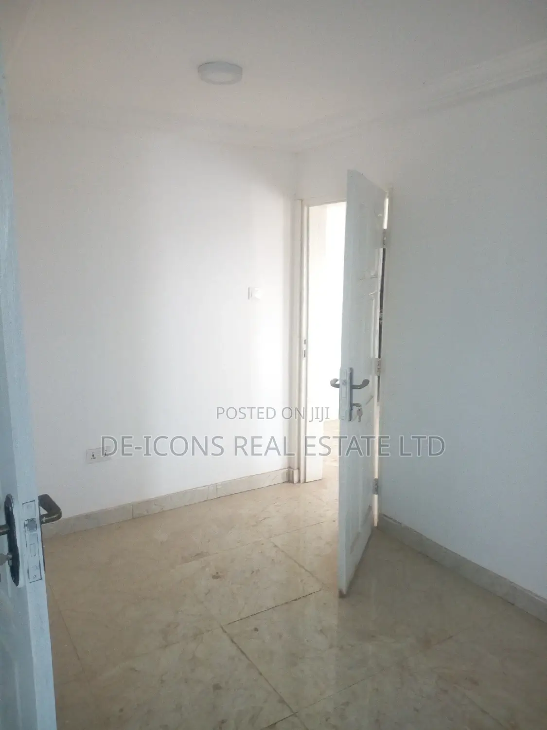 2bdrm Duplex in De-Icons Real Estate, Awutu Senya East Municipal