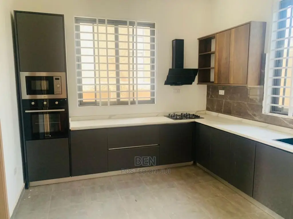 4bdrm House in Ashongman Estate for sale