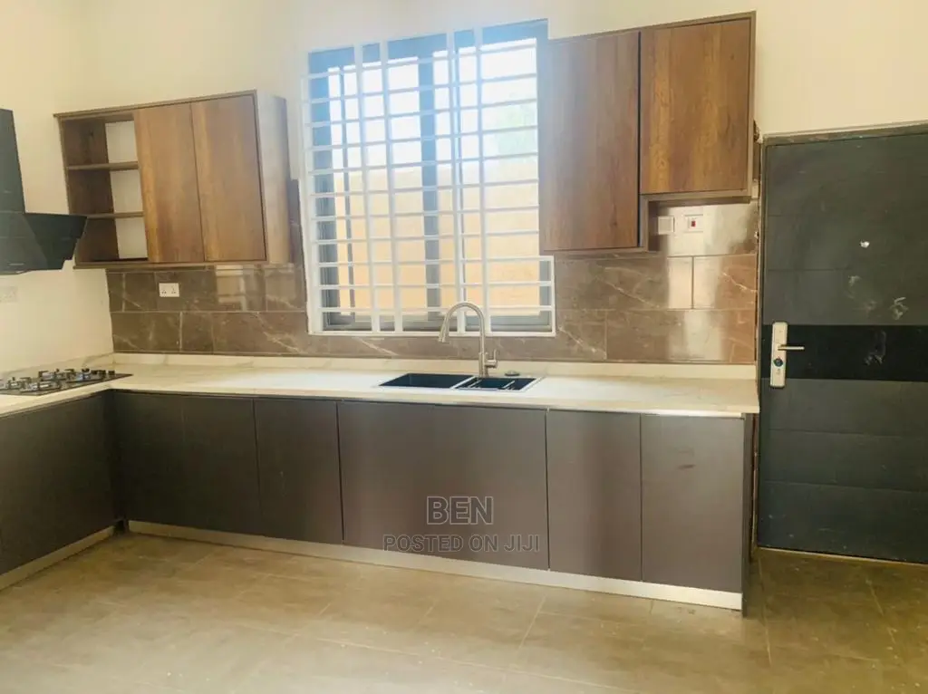 4bdrm House in Ashongman Estate for sale