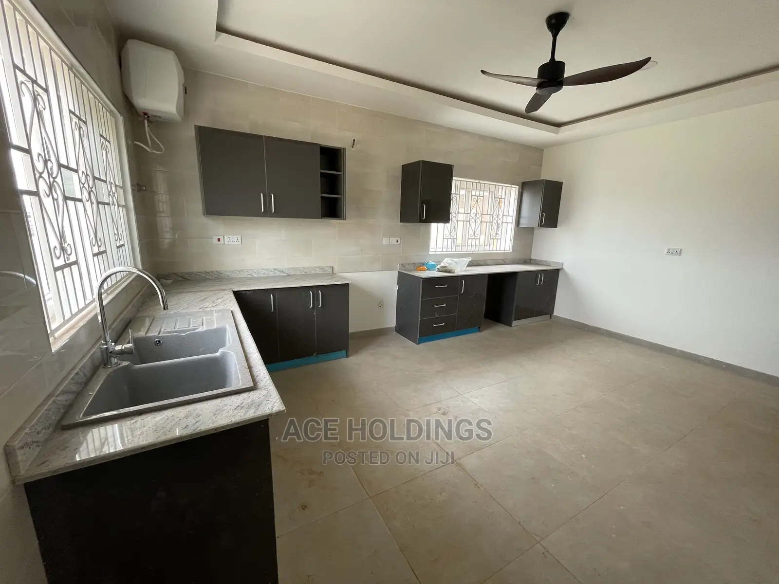4bdrm House in Lakeside for sale