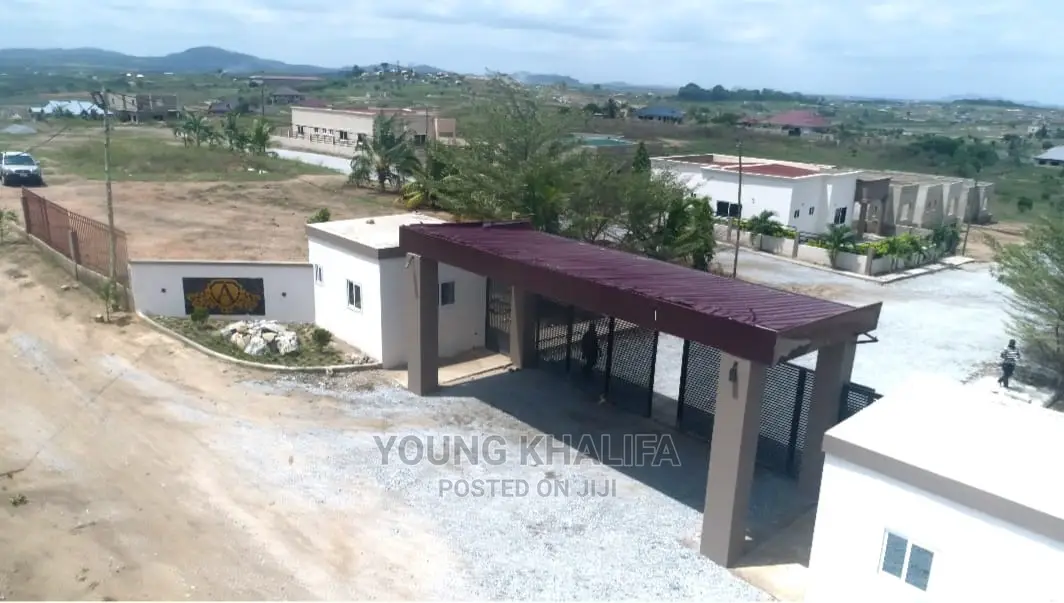 3bdrm House in Ahenfie Estate, Opeikuma for sale