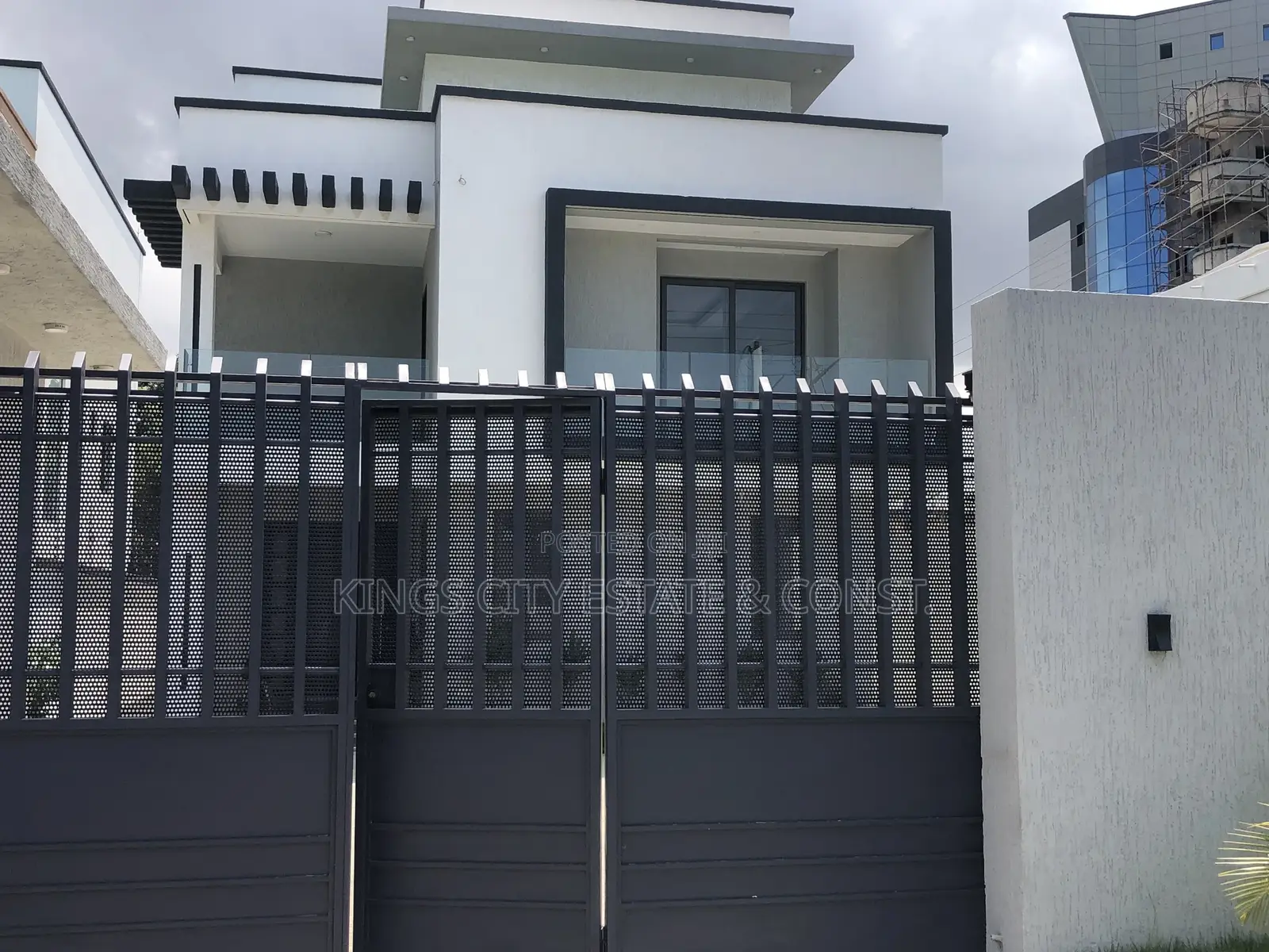 5bdrm House in Multi-Choice, Abelemkpe for sale