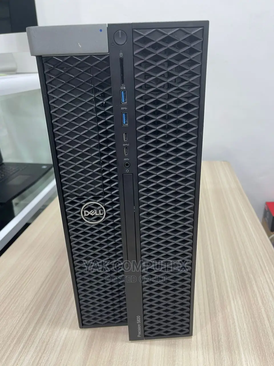 Desktop Computer Dell Precision 5820 32GB Intel Xeon HDD+SSD 1.5T