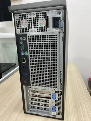 Desktop Computer Dell Precision 5820 32GB Intel Xeon HDD+SSD 1.5T
