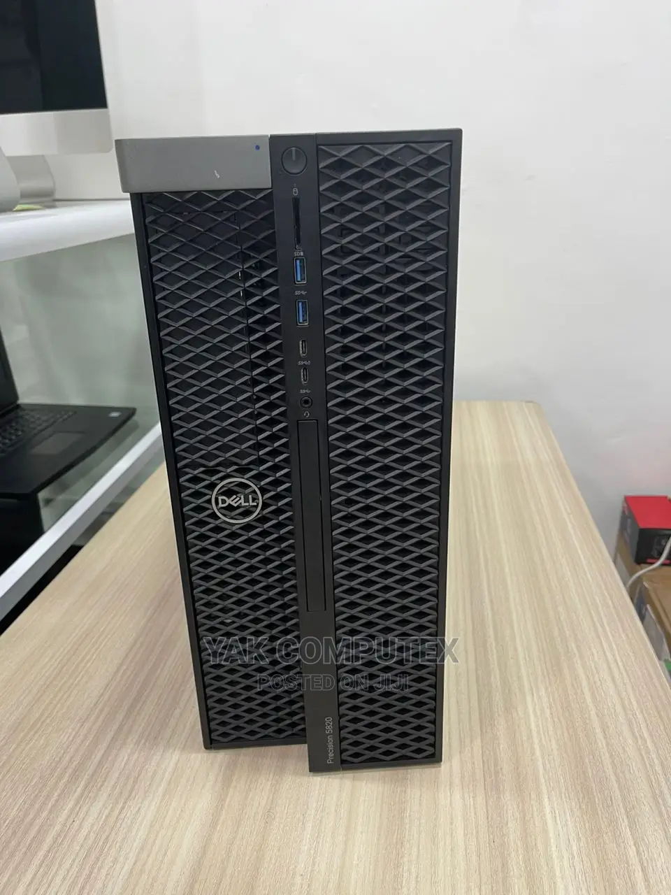 Desktop Computer Dell Precision 5820 32GB Intel Xeon HDD+SSD 1.5T
