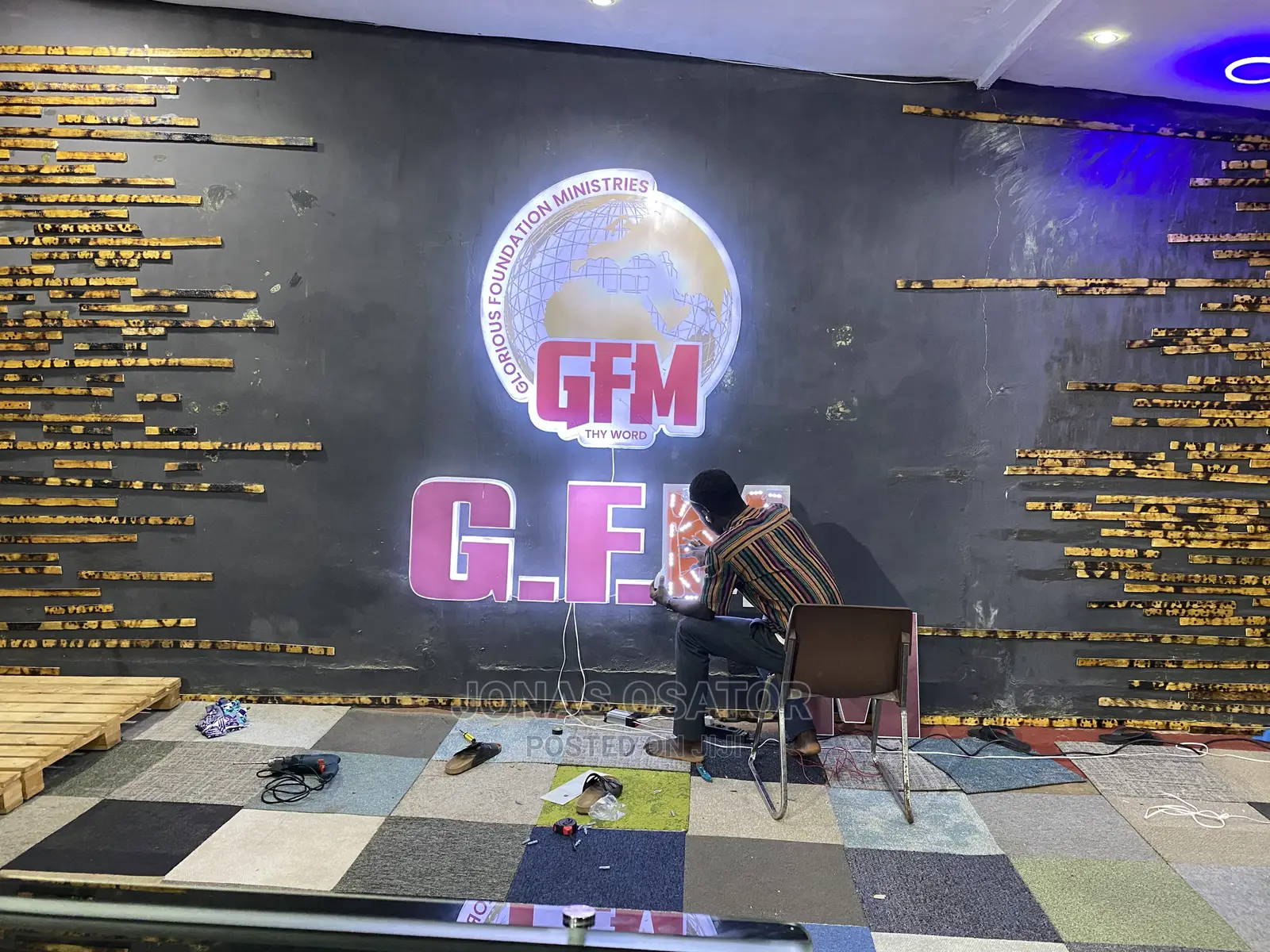 3d and 2d Signages