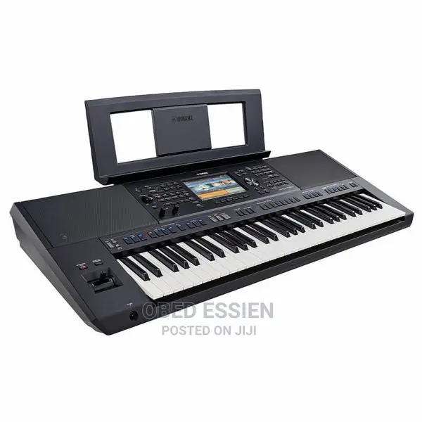 Yamaha Keyboard PSR Sx720 With a Stand