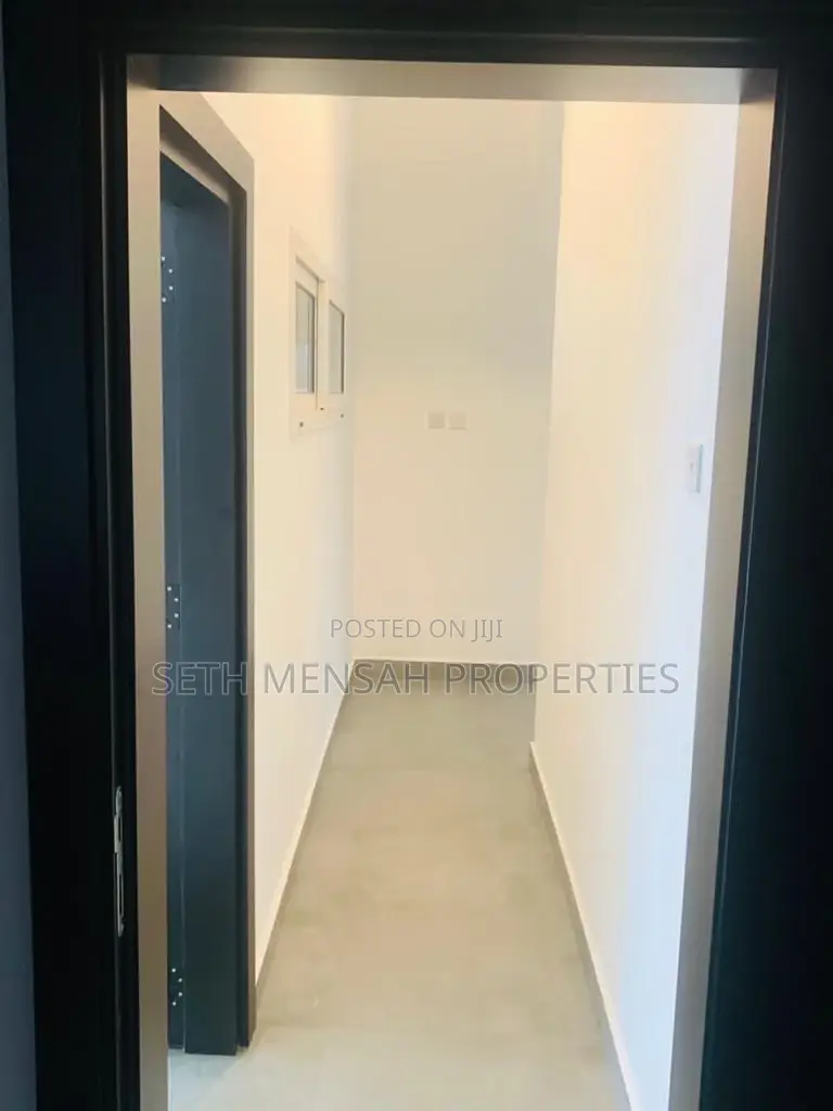 4bdrm Townhouse / Terrace in Cantonments for rent