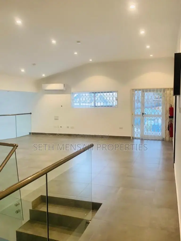 4bdrm Townhouse / Terrace in Cantonments for rent
