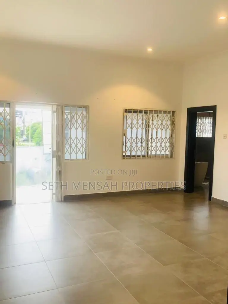 4bdrm Townhouse / Terrace in Cantonments for rent