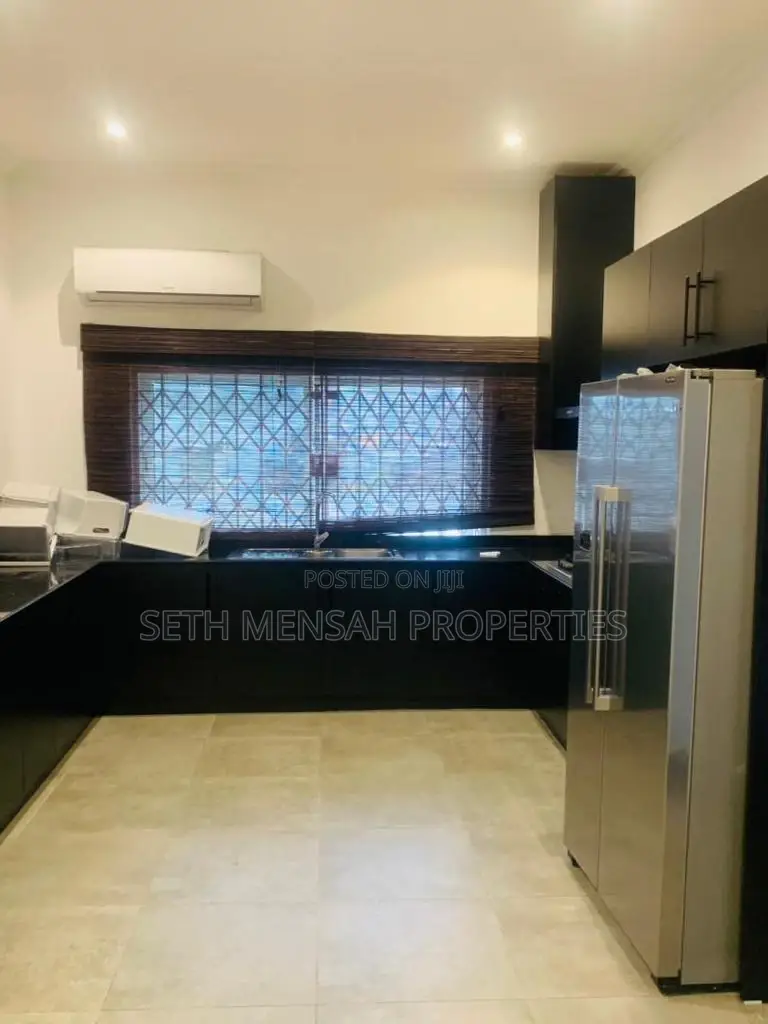 4bdrm Townhouse / Terrace in Cantonments for rent