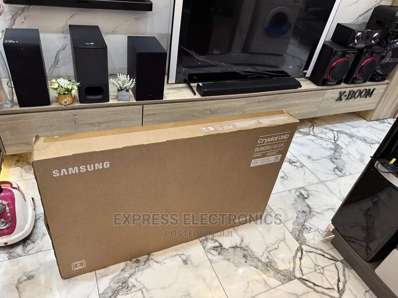 Series 8(2022) True Cinema  Samsung UHD Screen