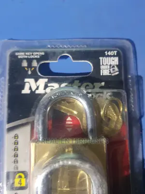 Master Lock 2 Padlocks One Key Strength 4 140t