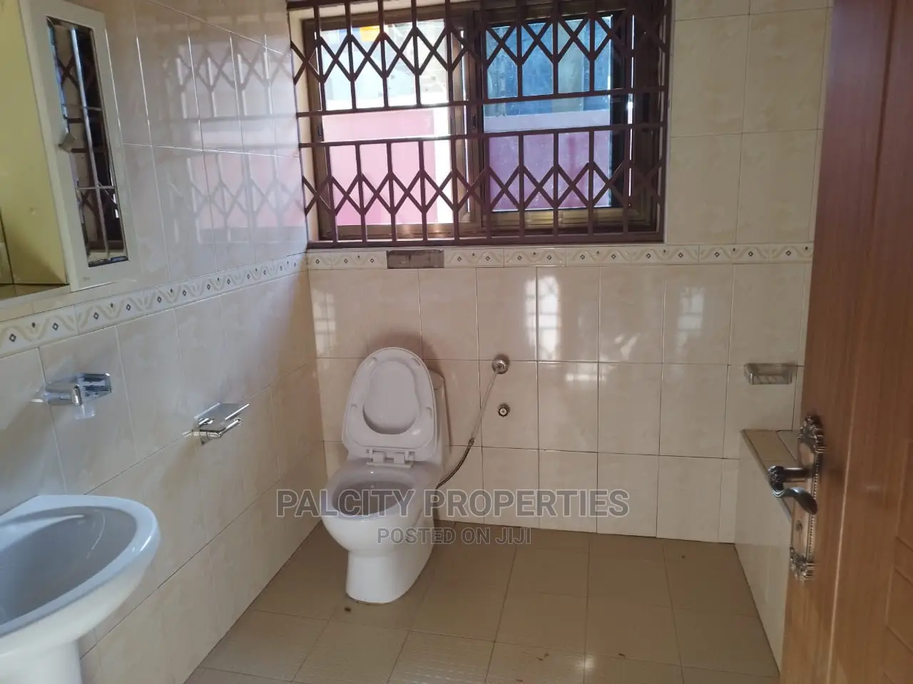 3bdrm Block of Flats in Atasamanso, Kumasi Metropolitan for rent