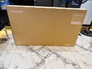 Adorable  Samsung UHD 55”Series 8 Smart