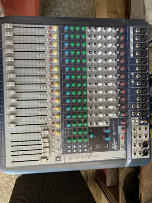 16channels Soundcraft Mixer (Signature 16)