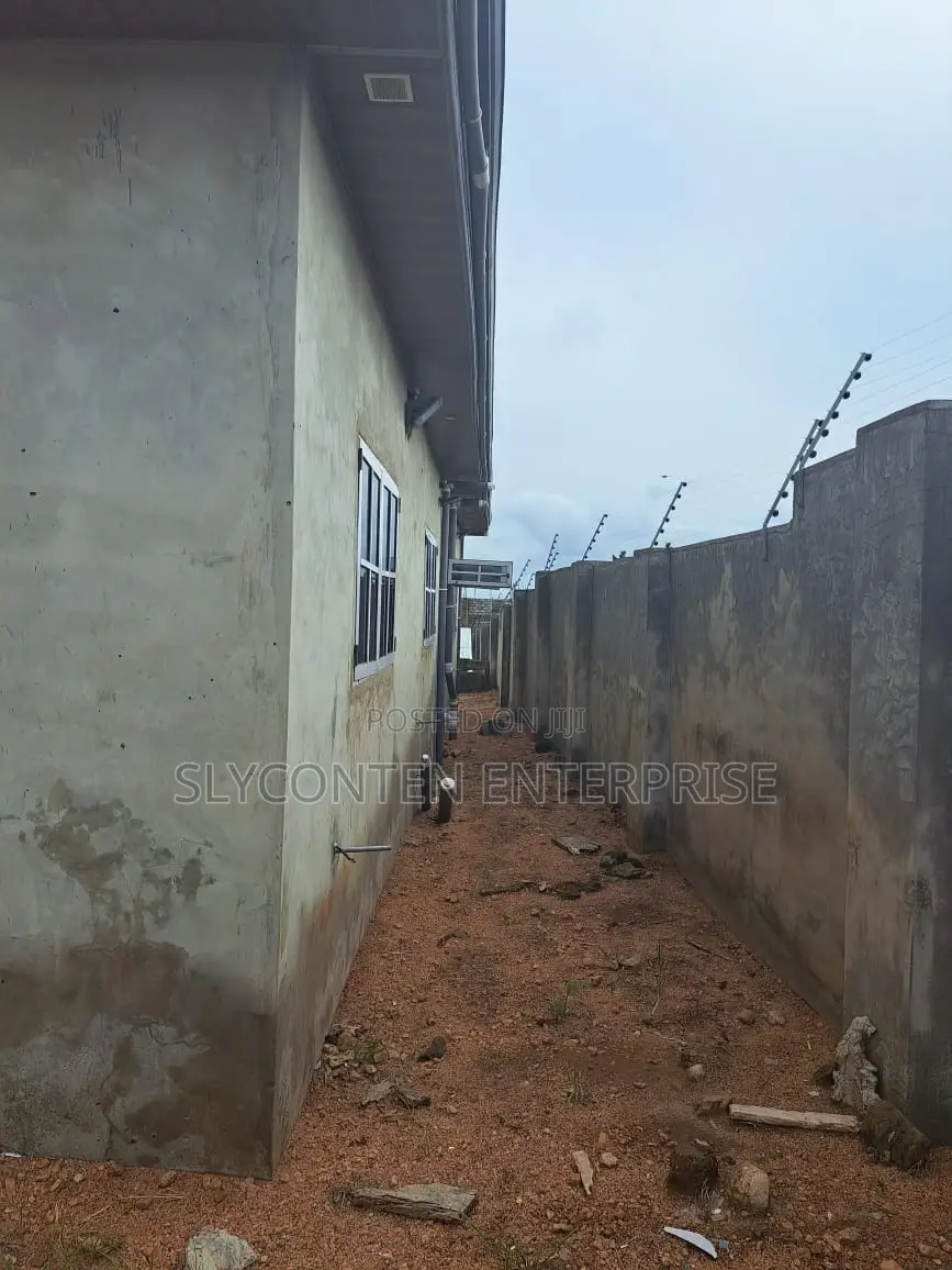 Furnished 6bdrm House in Amasaman for sale