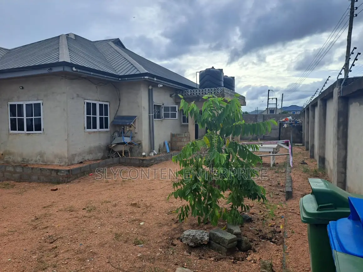 Furnished 6bdrm House in Amasaman for sale