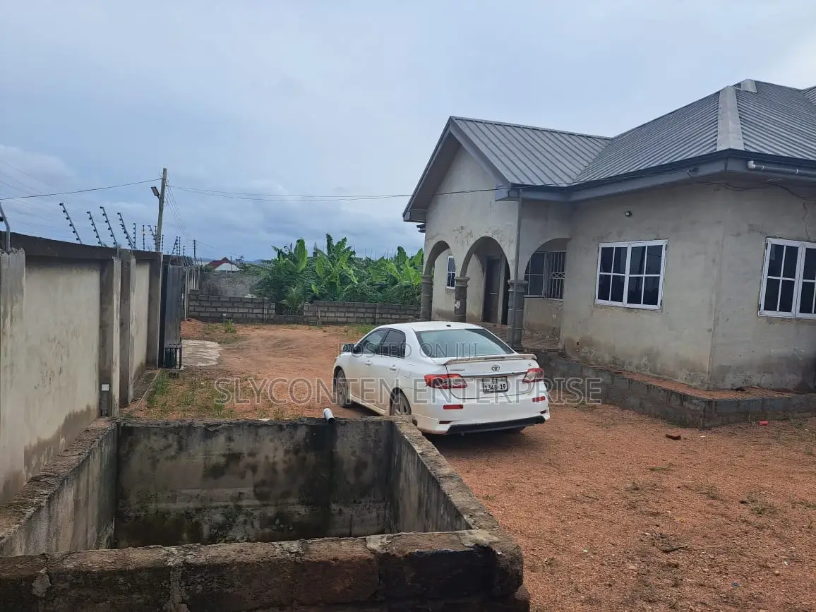 Furnished 6bdrm House in Amasaman for sale