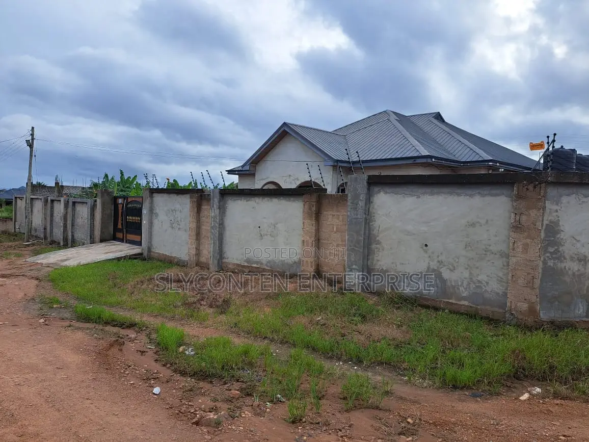 Furnished 6bdrm House in Amasaman for sale