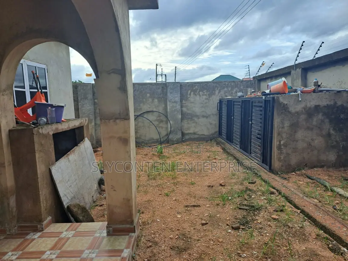Furnished 6bdrm House in Amasaman for sale
