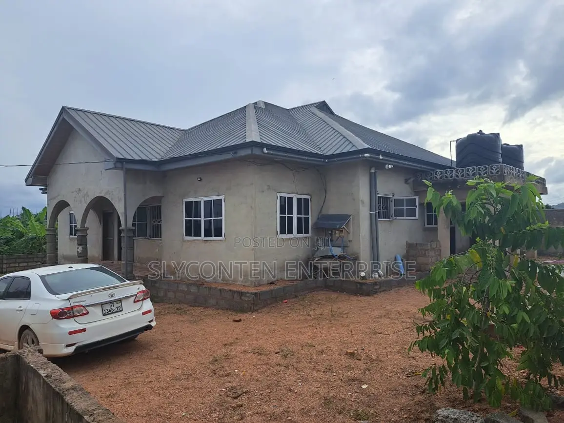 Furnished 6bdrm House in Amasaman for sale