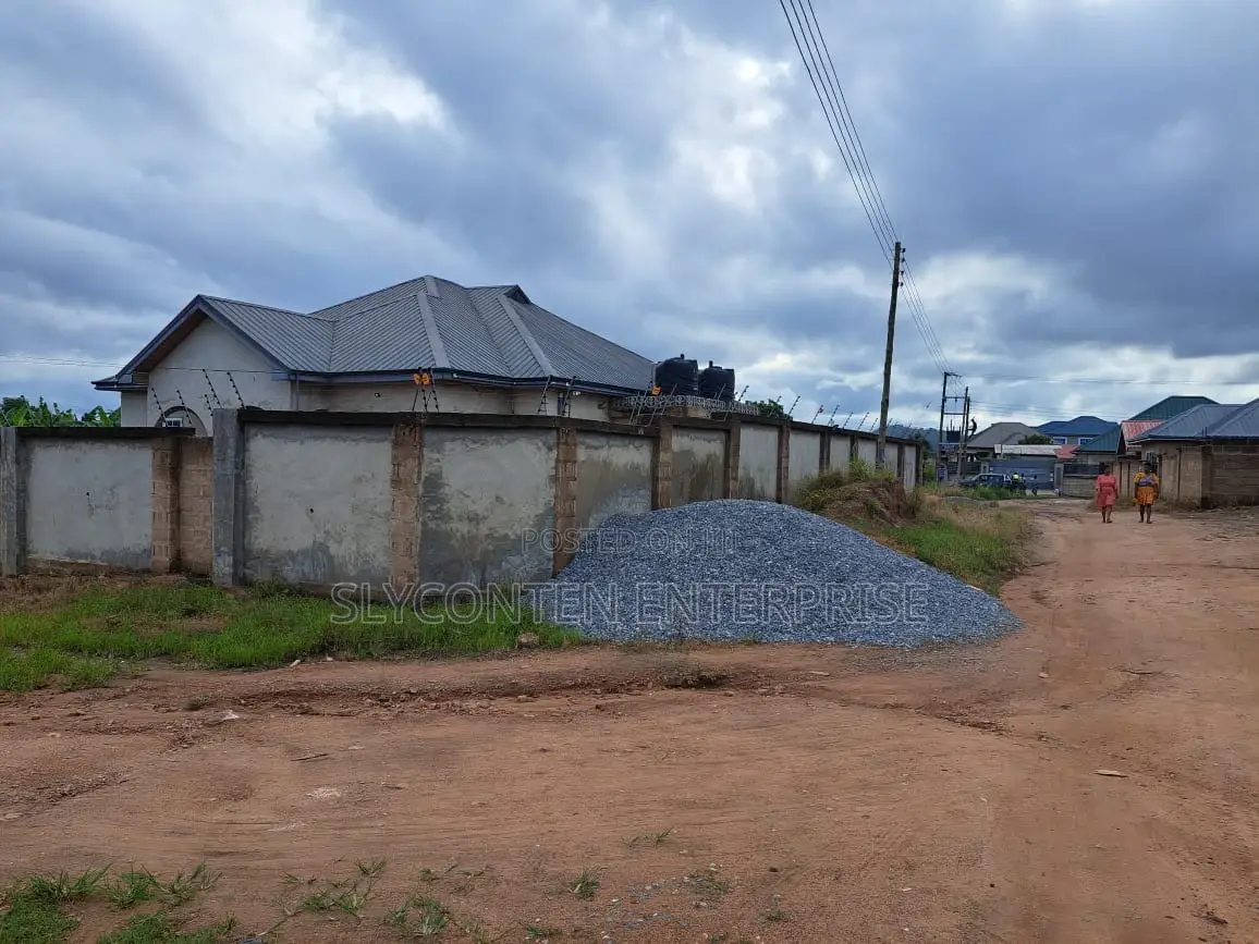 Furnished 6bdrm House in Amasaman for sale