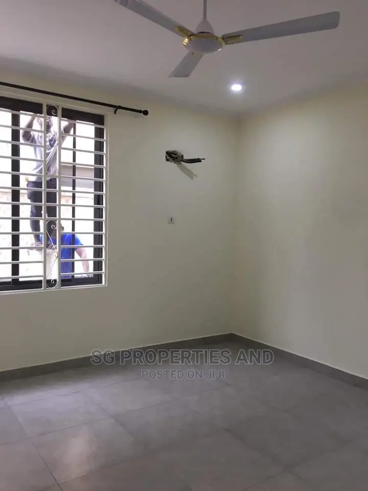 3bdrm House in Kfc, Spintex for rent