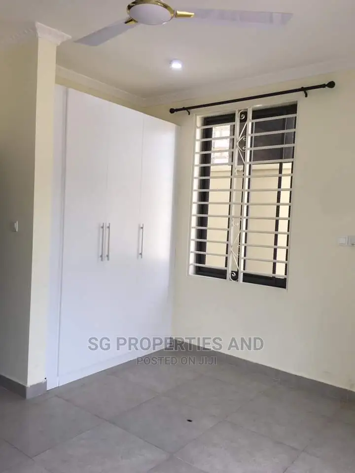 3bdrm House in Kfc, Spintex for rent