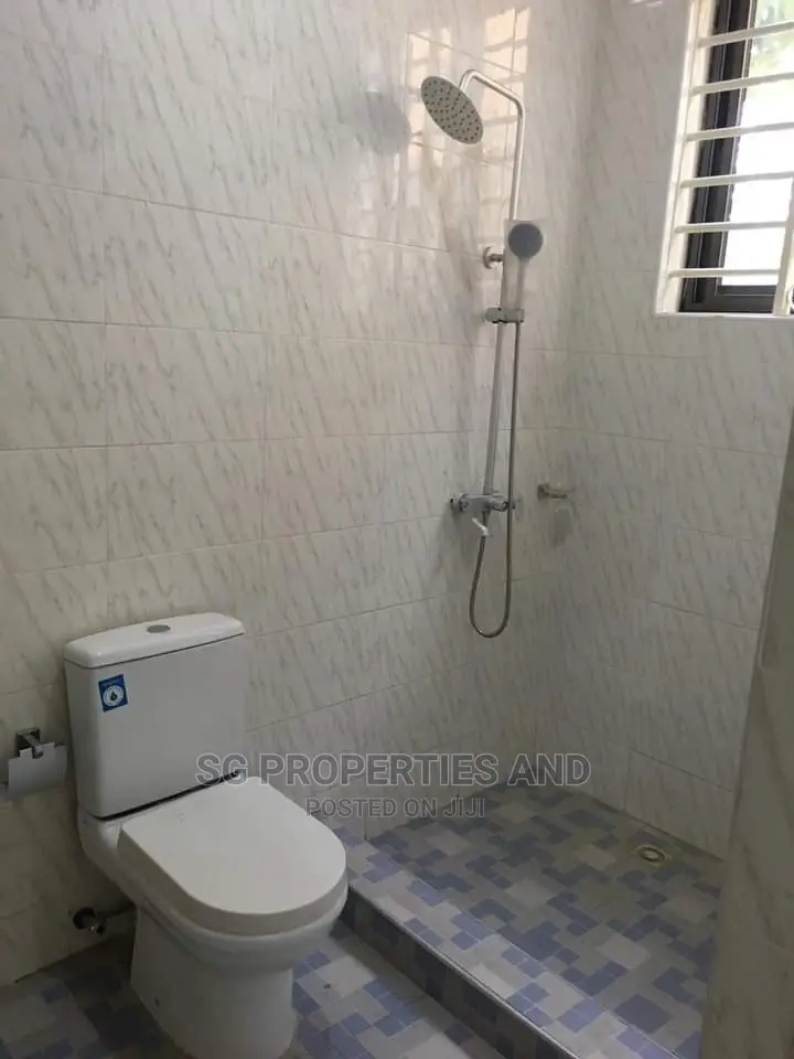 3bdrm House in Kfc, Spintex for rent