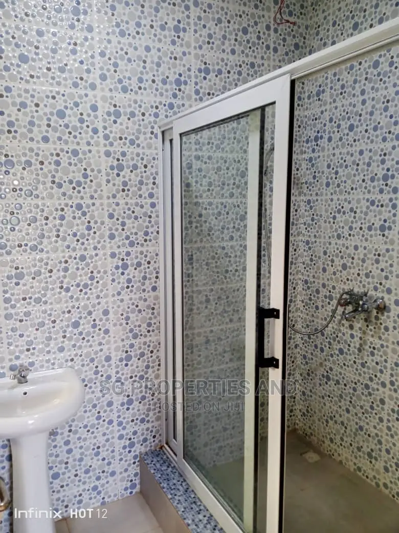 3bdrm House in Kfc, Spintex for rent