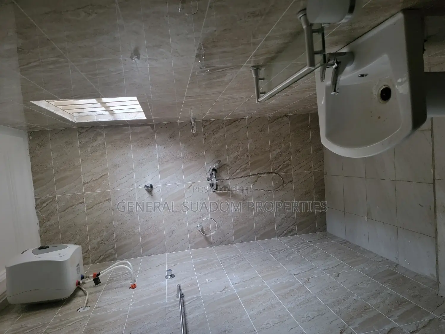 Mini Flat in Suadom Properties, Baatsona Total for rent