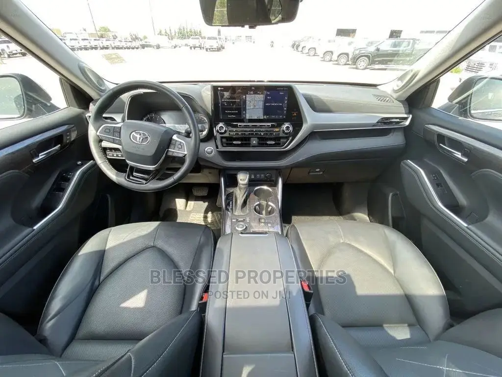 Toyota Highlander 2023 Gray