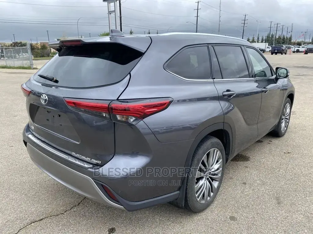 Toyota Highlander 2023 Gray