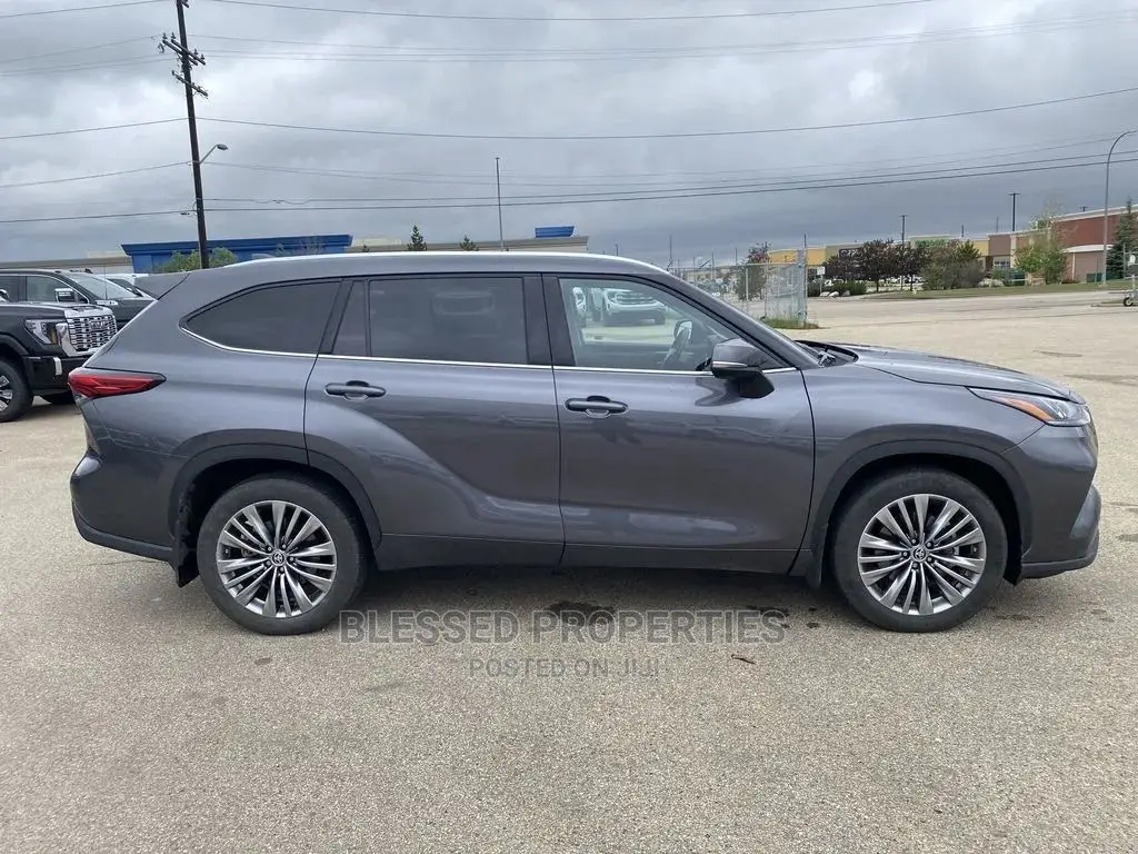 Toyota Highlander 2023 Gray