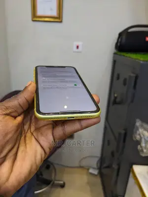 New Apple iPhone 11 64 GB Yellow