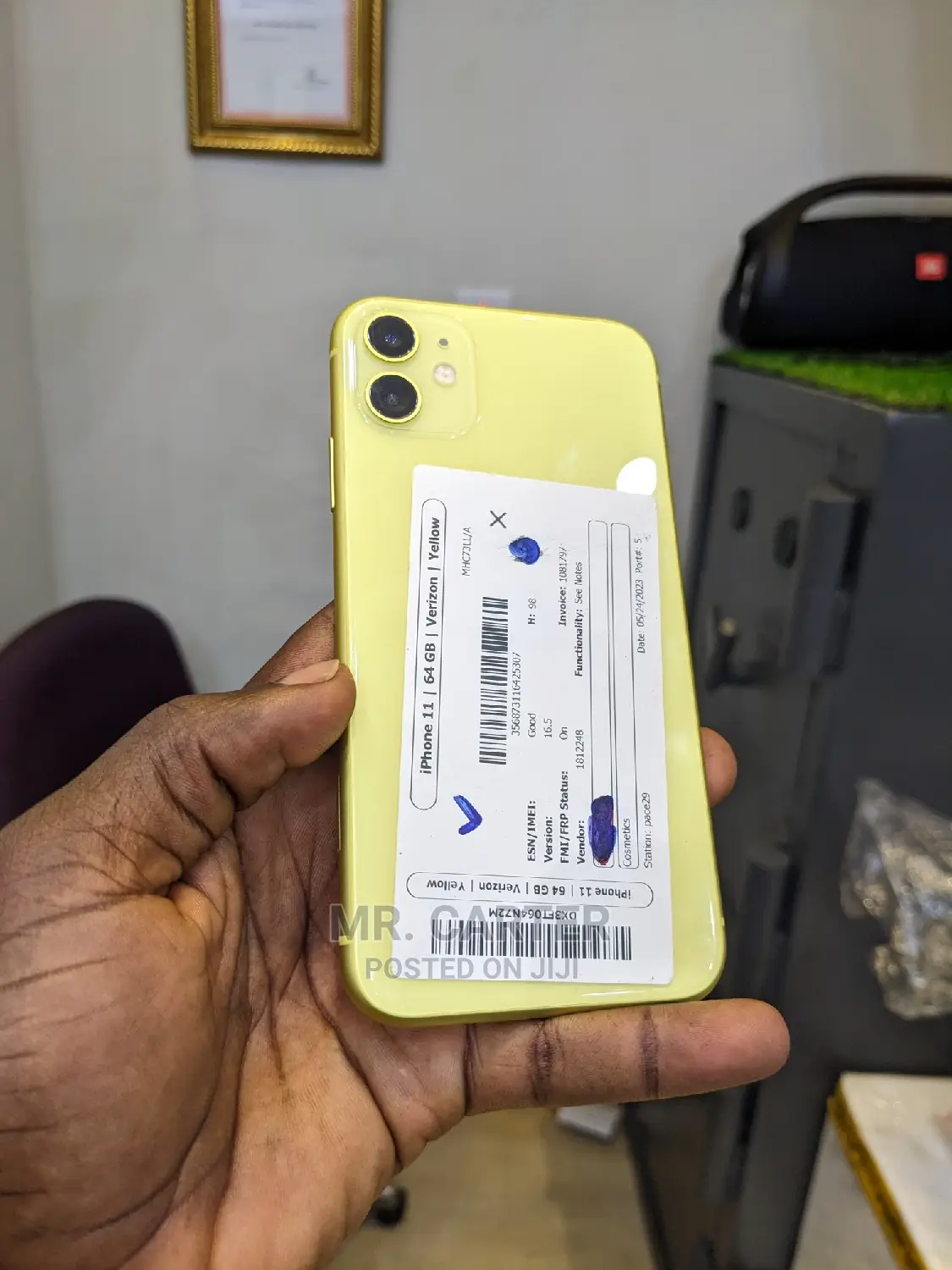 New Apple iPhone 11 64 GB Yellow