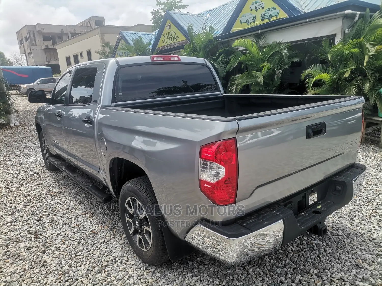 Toyota Tundra Limited 5.7L V8 4x4 Double Cab 6.6 ft. box 145.7 in. WB