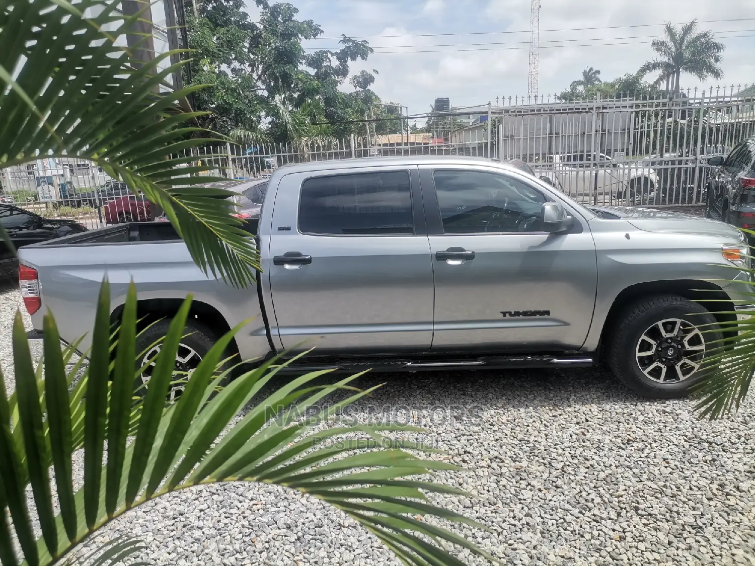 Toyota Tundra Limited 5.7L V8 4x4 Double Cab 6.6 ft. box 145.7 in. WB
