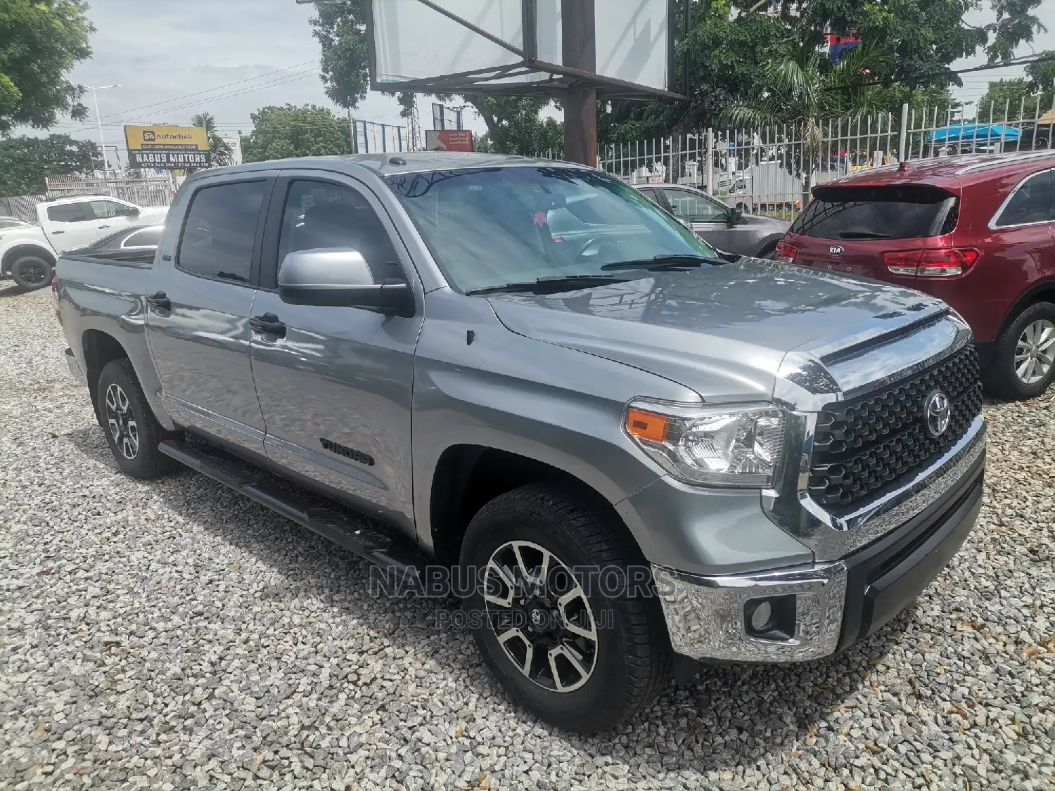 Toyota Tundra Limited 5.7L V8 4x4 Double Cab 6.6 ft. box 145.7 in. WB