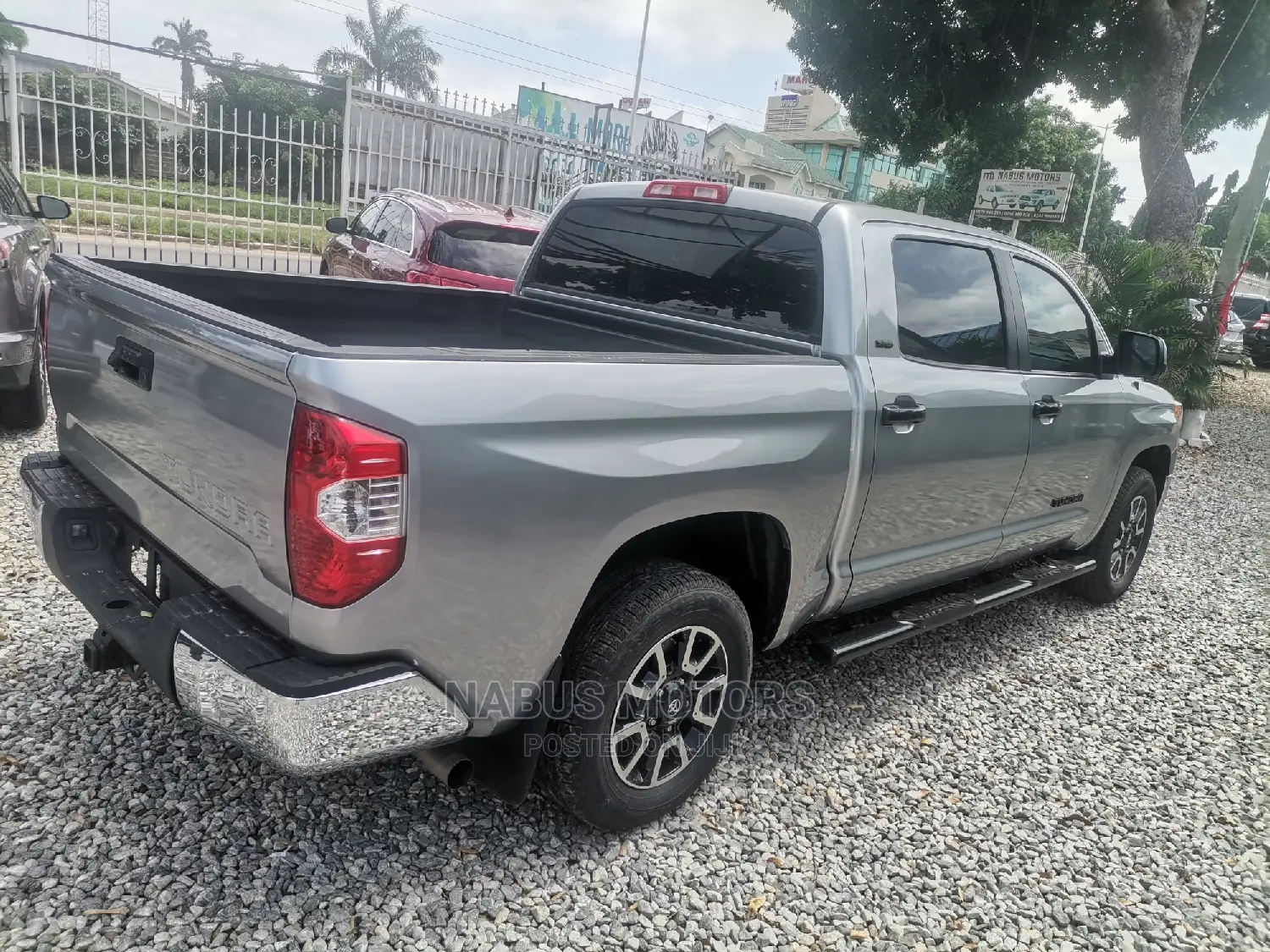 Toyota Tundra Limited 5.7L V8 4x4 Double Cab 6.6 ft. box 145.7 in. WB