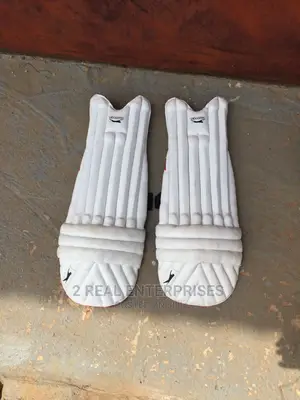 Slazenger Cricket Pads