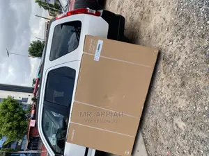 Samsung 75BU8100 75” Crystal UHD Smart Tv Works Faster,.